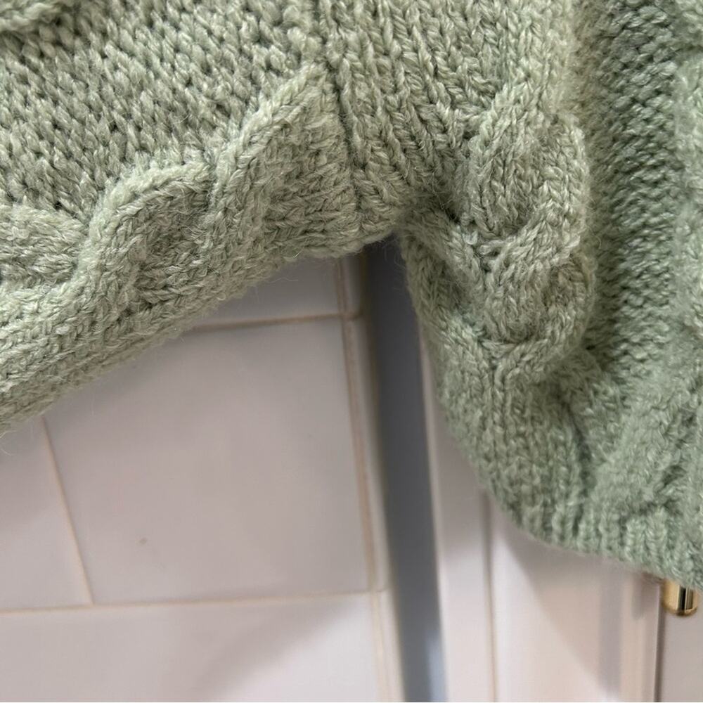 Altar'd State Capri Sage Cropped Oversized Cable Knit Sweater Puff Sleeves Sz XS - Picture 8 of 11